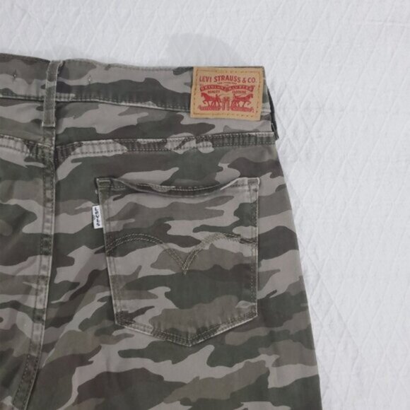 LEVI STRAUSS- 720 HIGH RISE SUPER SKINNY CROP STRETCH CAMO PANTS - Picture 5 of 12